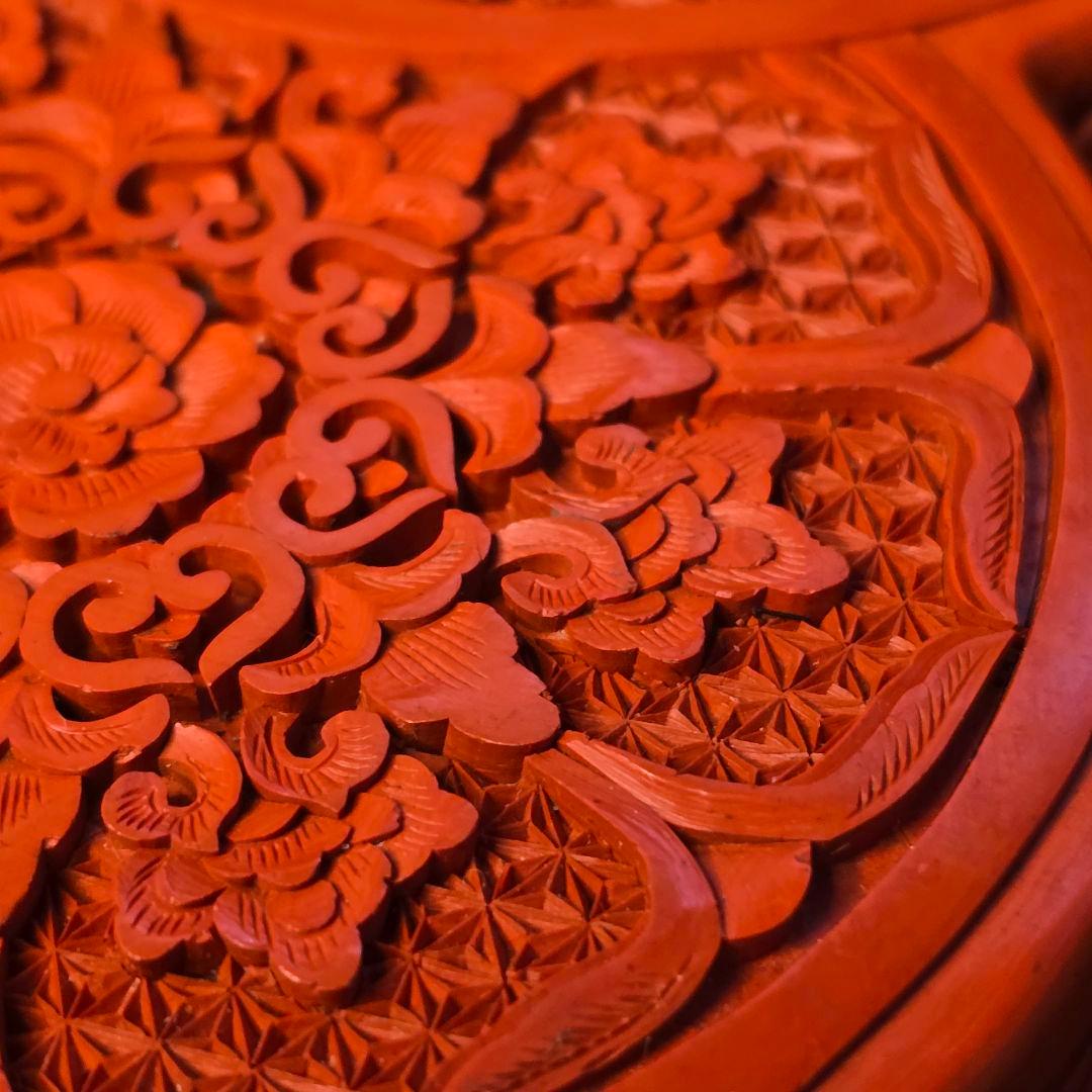 中国　堆朱彫 幾何地唐華唐草文 　三輪蓋物