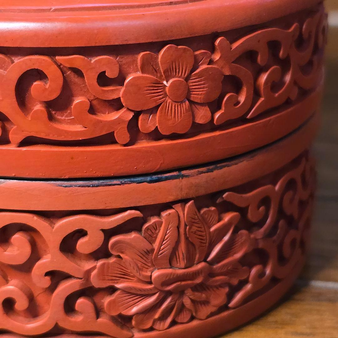 中国　堆朱彫 幾何地唐華唐草文 　三輪蓋物