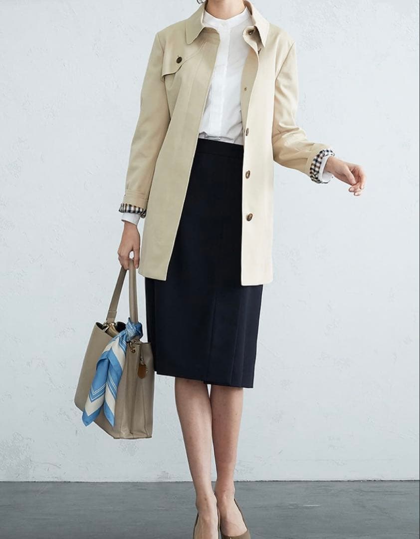 アクアスキュータム　ベージュ ステンカラーコート