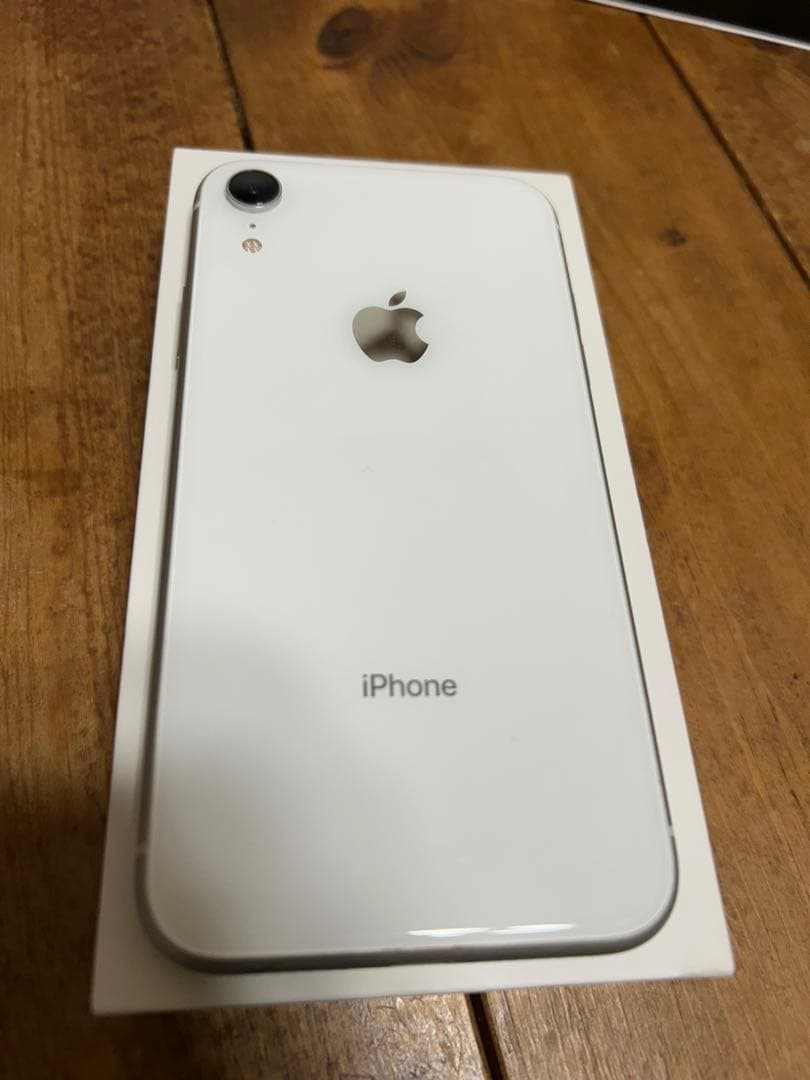 iPhone XR ホワイト 画面ひびあり