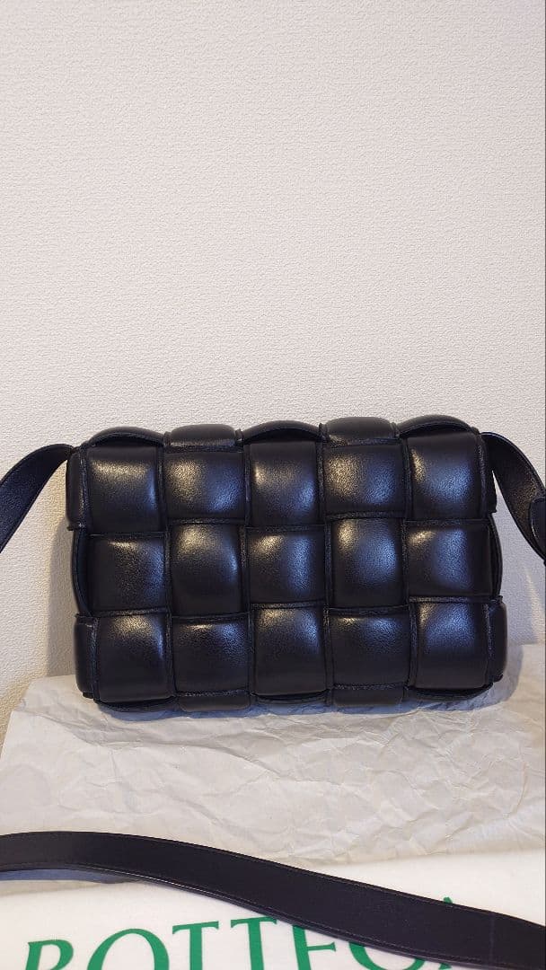 定価70万円 ボッテガヴェネタ パデットカセット バッグ ブラック シルバー金具