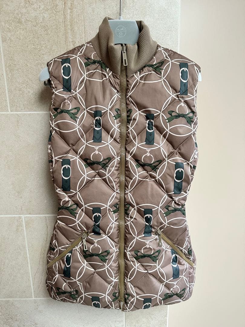 エルメス ノースリーブダウンジャケット