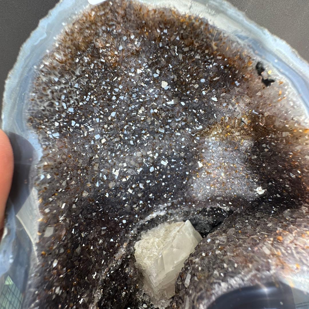 天然石 カルサイト共生アメジストのドーム　置物G.83