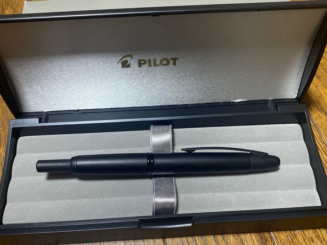 PILOT（パイロット）キャップレス マットブラックEF（極細）とインク