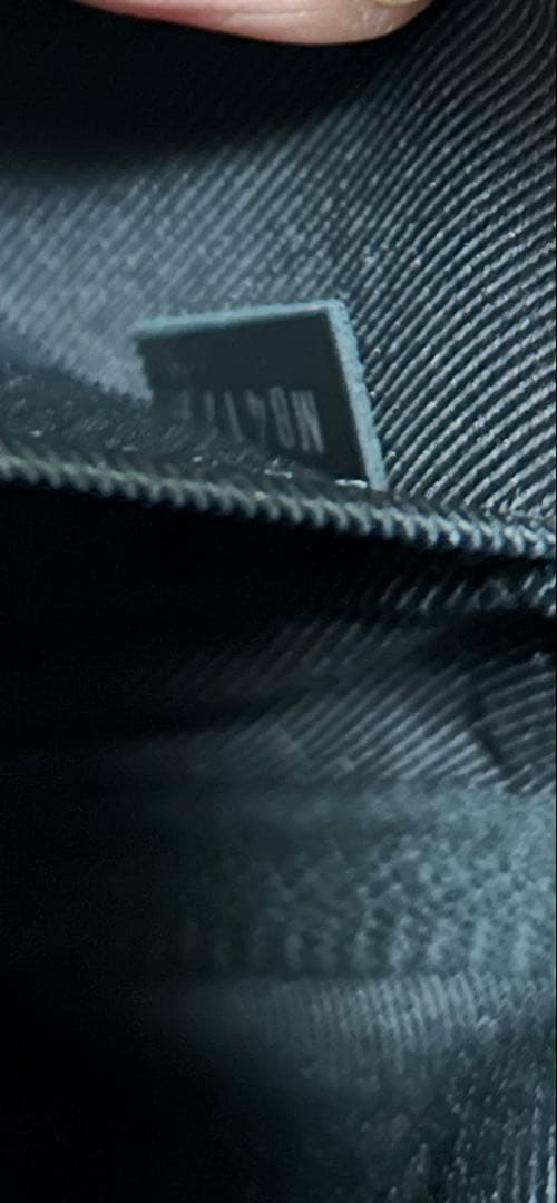 鳥ちゃんLouis Vuitton ブラック ボディバッグM42906