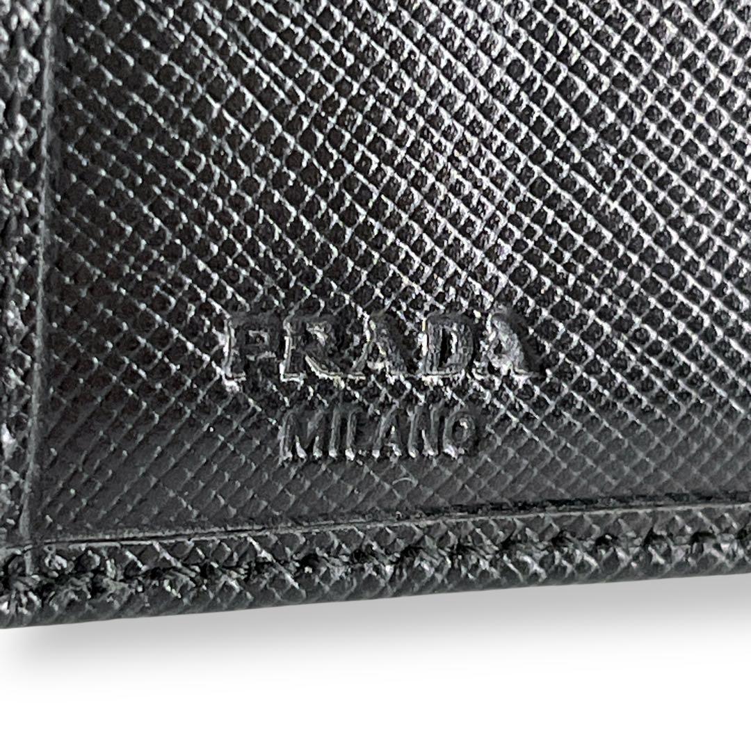 もち様　プラダ　三つ折り財布　コンパクトウォレット　三角ロゴ　サフィアーノレザー