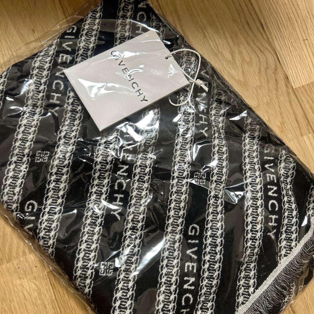 GIVENCHY マフラー　新品未使用
