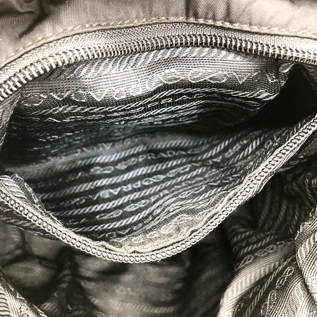 ✨超人気✨プラダ リュック ゴールドチェーン 三角ロゴプレート ナイロン 黒