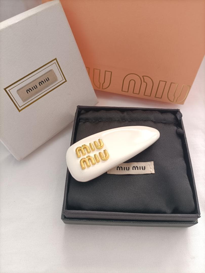 即発送/ホワイト★ミュウミュウ クリップ MIUMIU ヘアピン