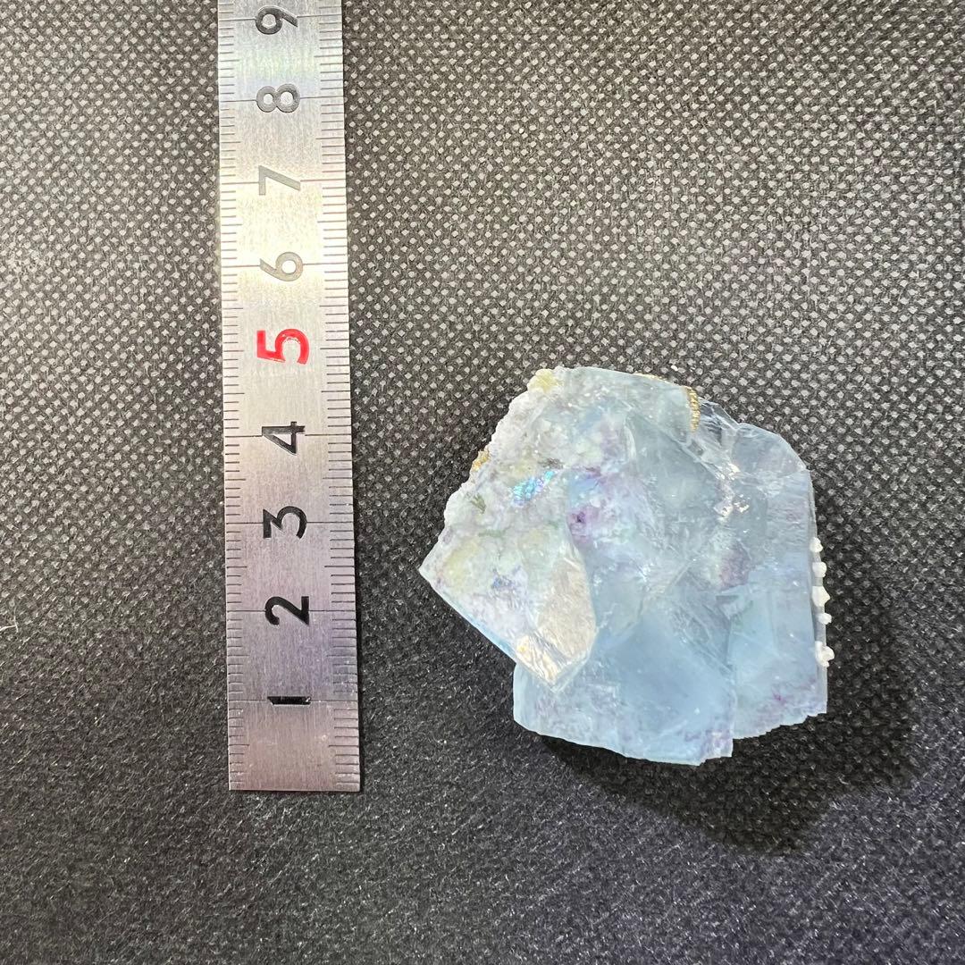 ヤオガンシャン産　パイライト、ドロマイト共生ライトブルーフローライト