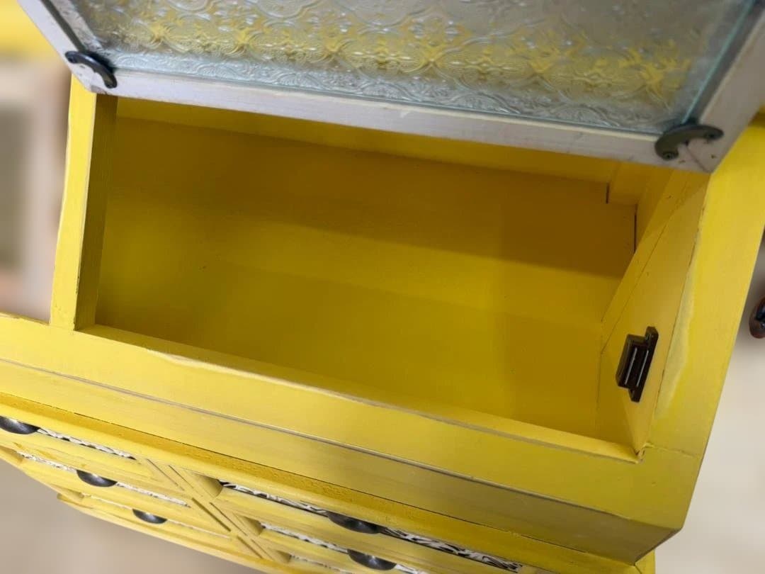 カントリー　ガラスキャビネット　コレクションラック　レトロ　棚　イエロー　引出