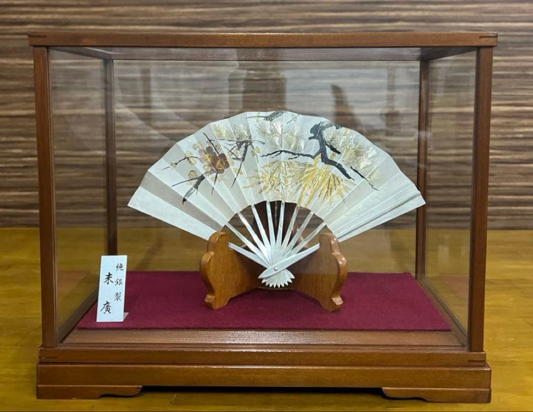 銀製　末廣置物　8号　扇面置物　利昭作　110ｇ　松竹梅　ガラスケース入り