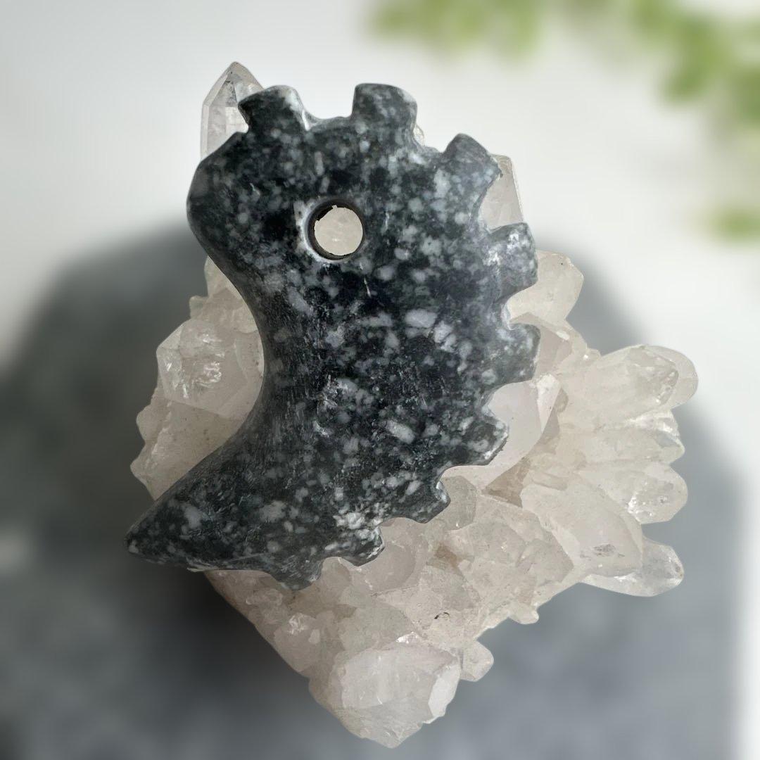 【遠野霊石】龍神勾玉 一ノ型｜龍の気を宿す獣鬣の造形　高波動勾玉