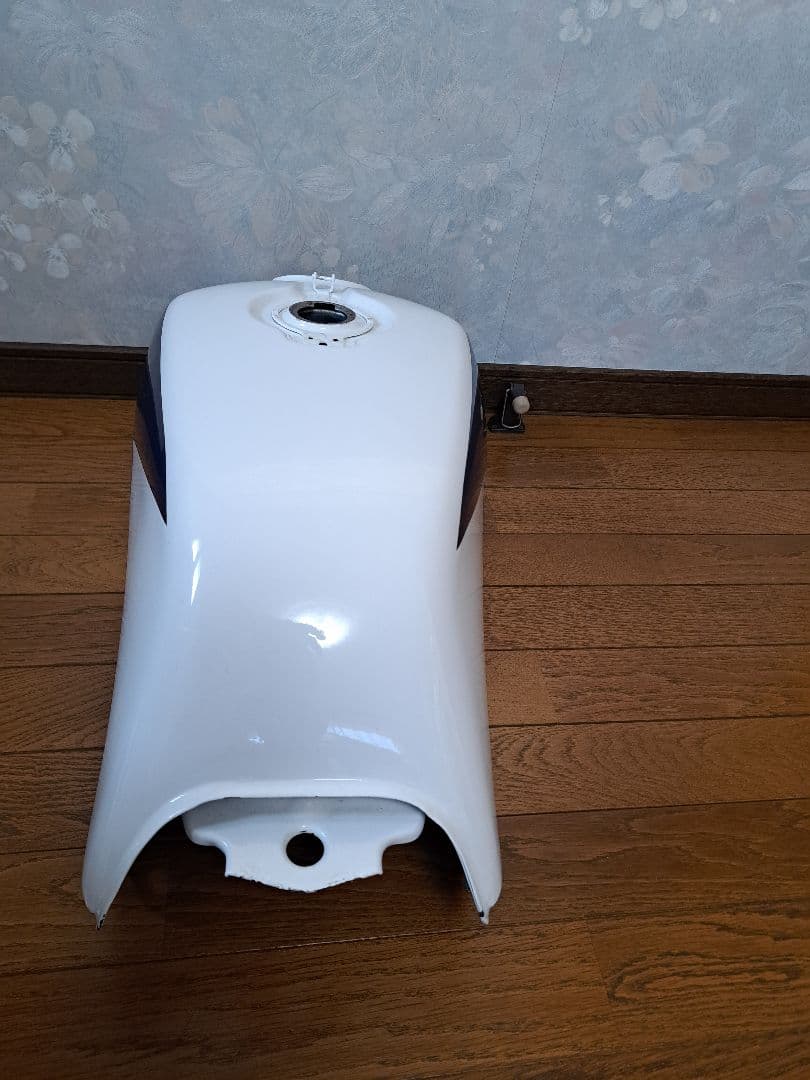 CB400n.タンク、蓋無し、錆び取り済み