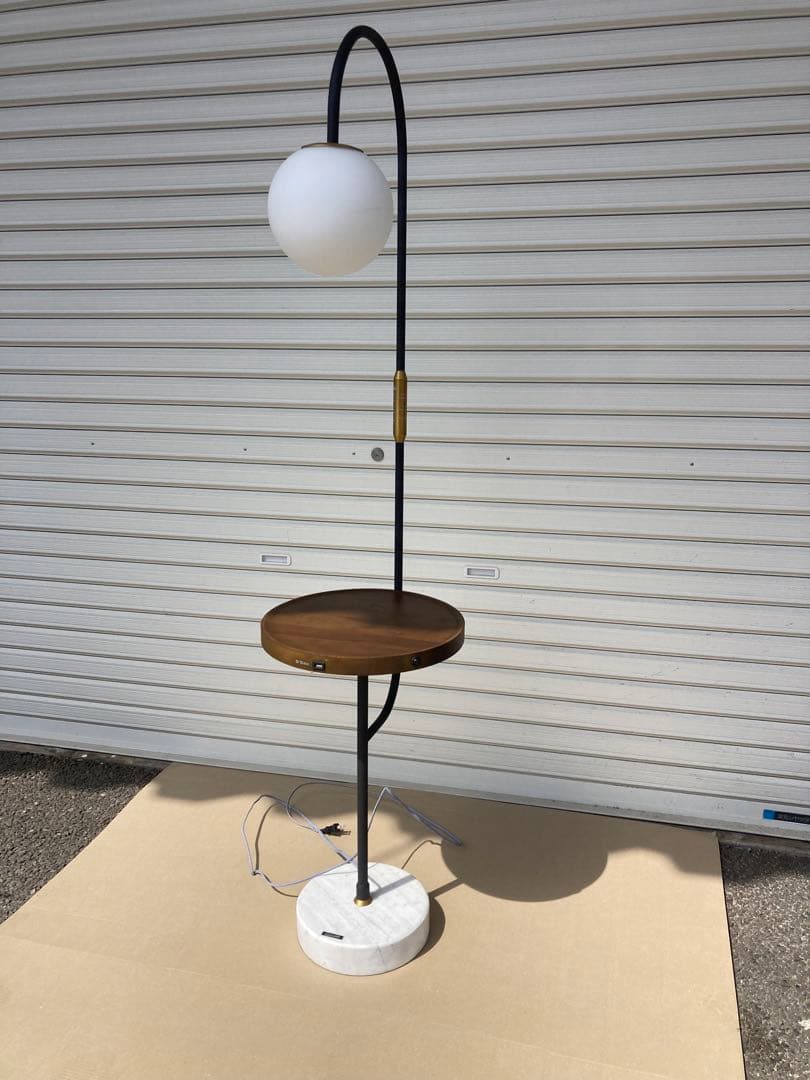 モダン フロアスタンド ワイヤレス充電付き