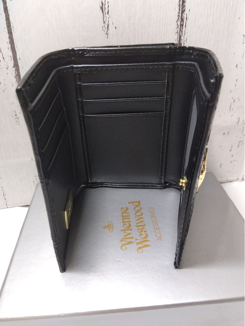 【ショッパー付き】VivienneWestwood♡三つ折財布♡エナメルブラック