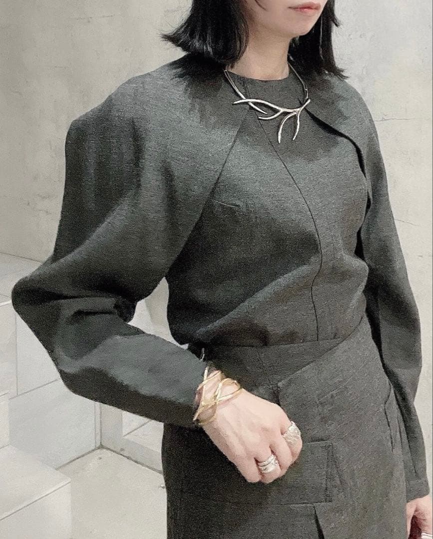 最終値下値DAWEIダウェイ/フランス】　前スリットデザインブラウス