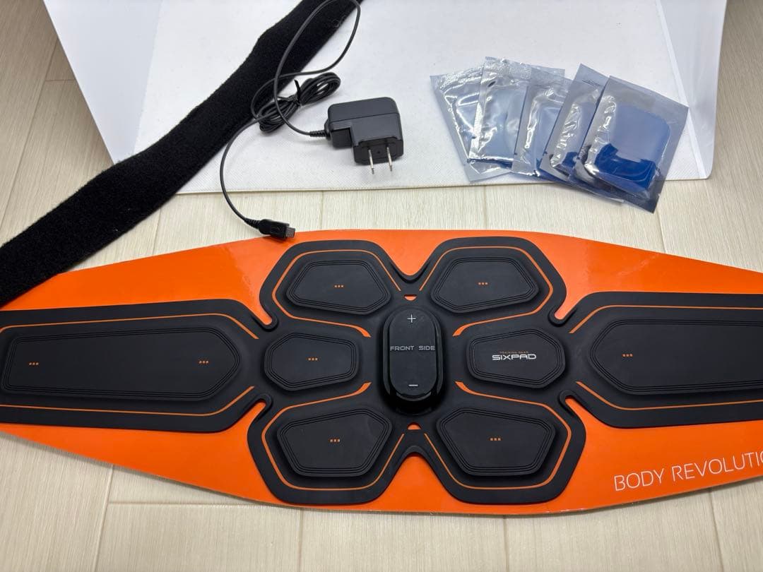 【美品】新品パッド付　シックスパッド　アブズベルト　S/M/L