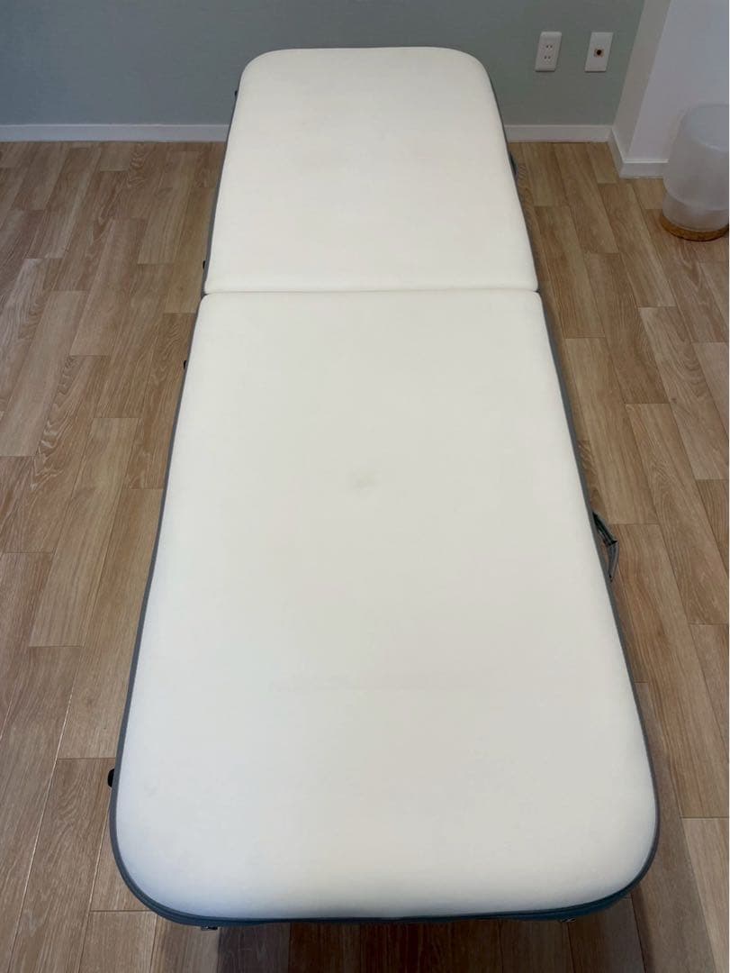 マッサージ　ベッド　エステ　　施術　折りたたみ　専用ケースカバーあり