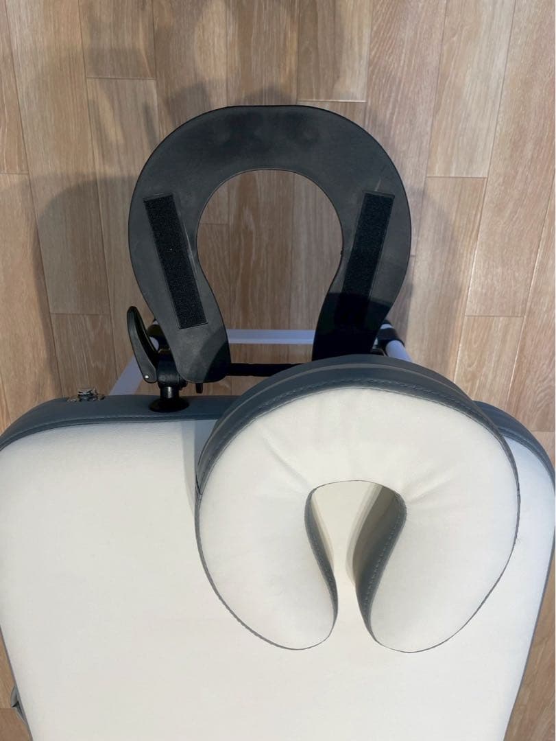 マッサージ　ベッド　エステ　　施術　折りたたみ　専用ケースカバーあり