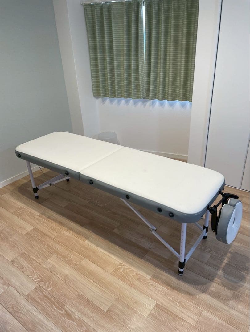 マッサージ　ベッド　エステ　　施術　折りたたみ　専用ケースカバーあり