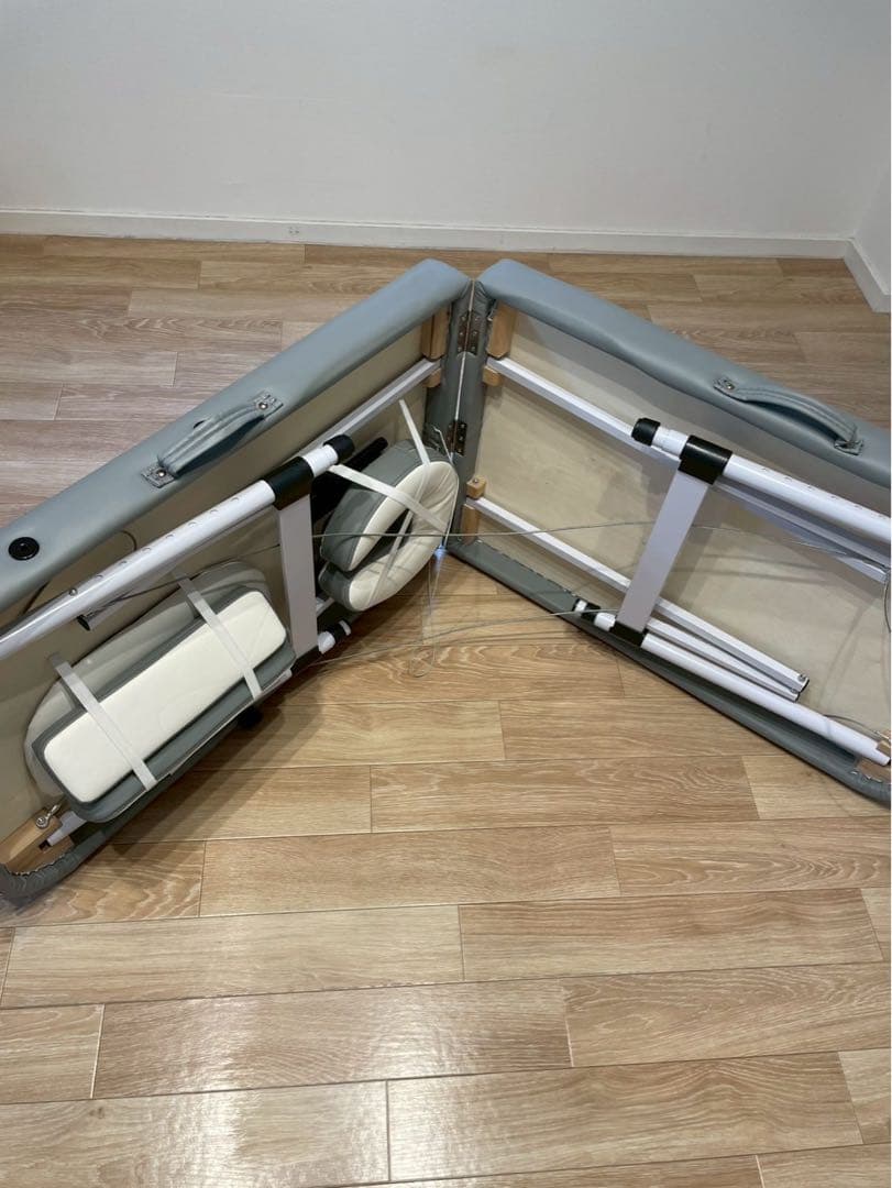 マッサージ　ベッド　エステ　　施術　折りたたみ　専用ケースカバーあり