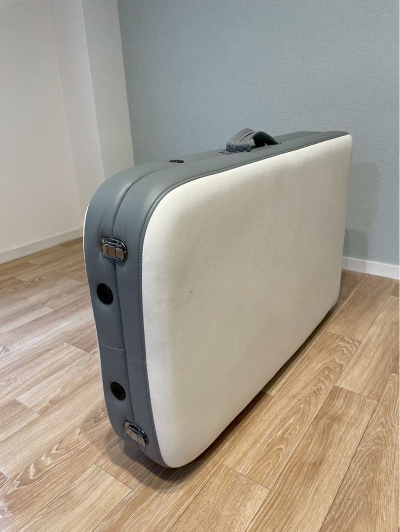 マッサージ　ベッド　エステ　　施術　折りたたみ　専用ケースカバーあり