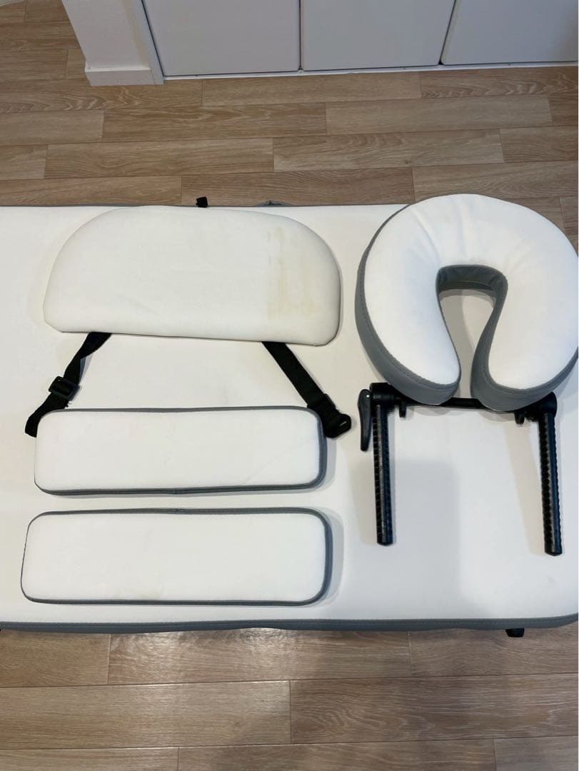 マッサージ　ベッド　エステ　　施術　折りたたみ　専用ケースカバーあり