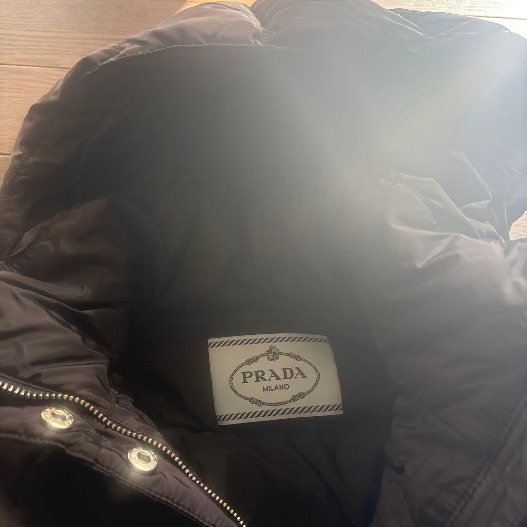 ほぼ新品！PRADA ダウンジャケット　フード、紙袋付き　黒