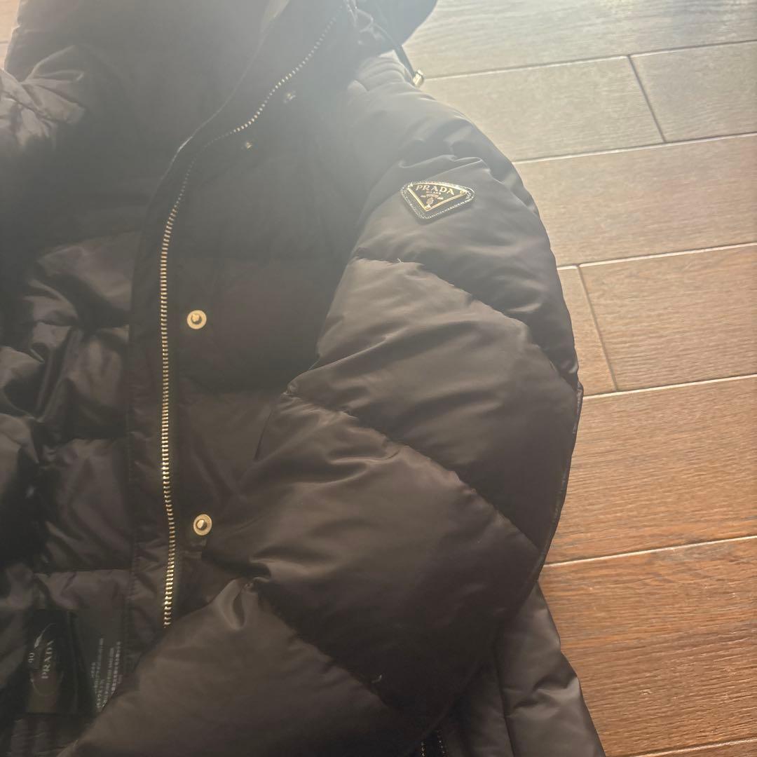 ほぼ新品！PRADA ダウンジャケット　フード、紙袋付き　黒