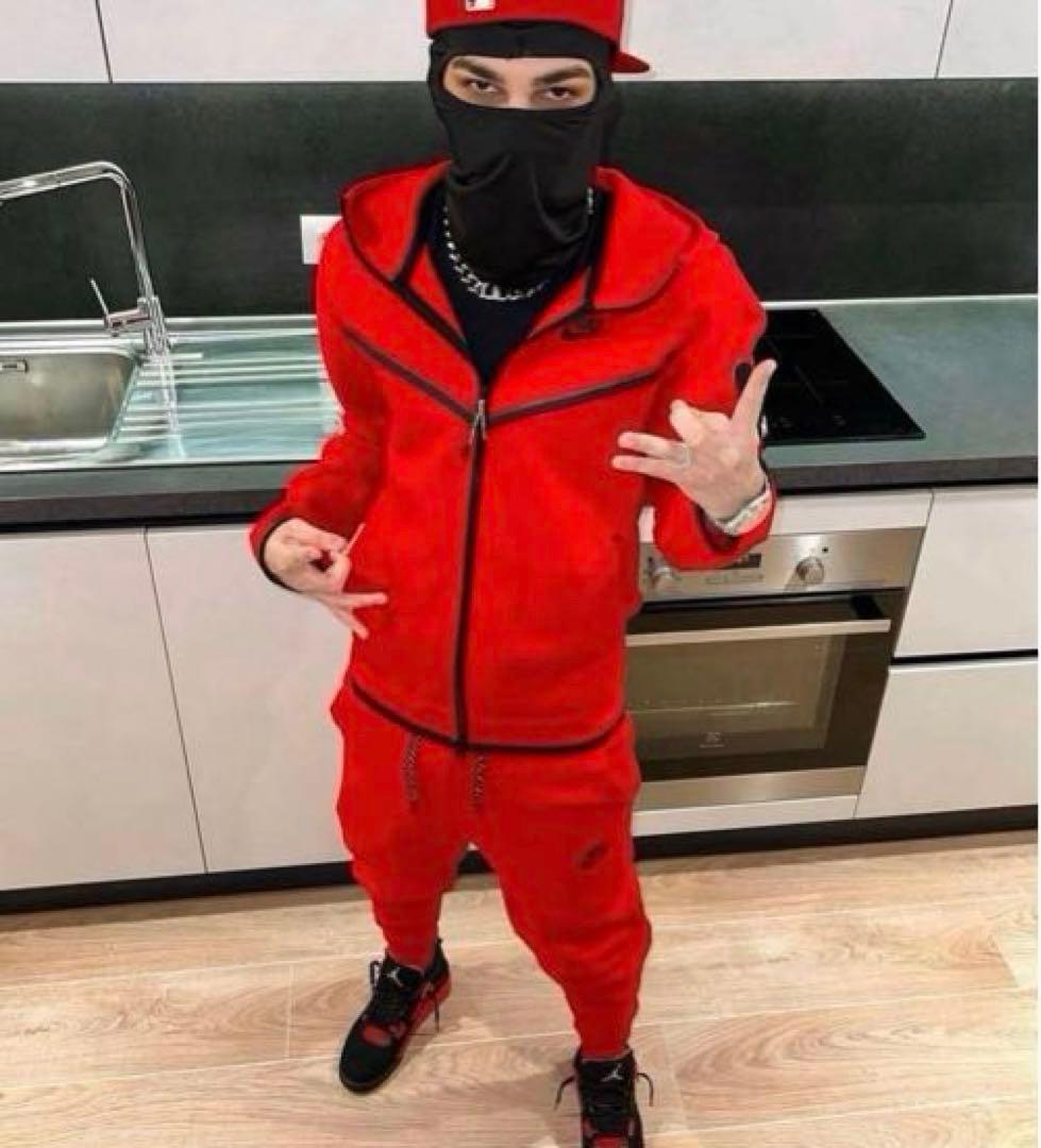 廃盤・超激レアNIKEテックフリースセットアップ赤 Mサイズ即購入可能！！