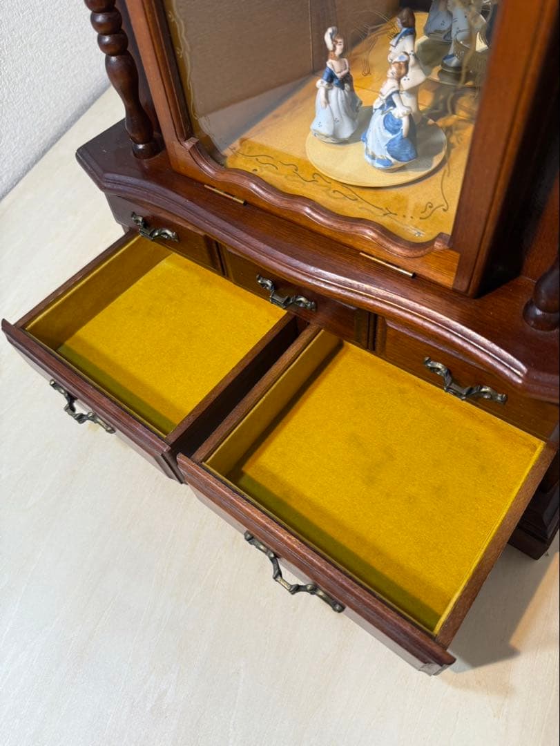 オルゴール付き　小物入れ　アクセサリーボックス