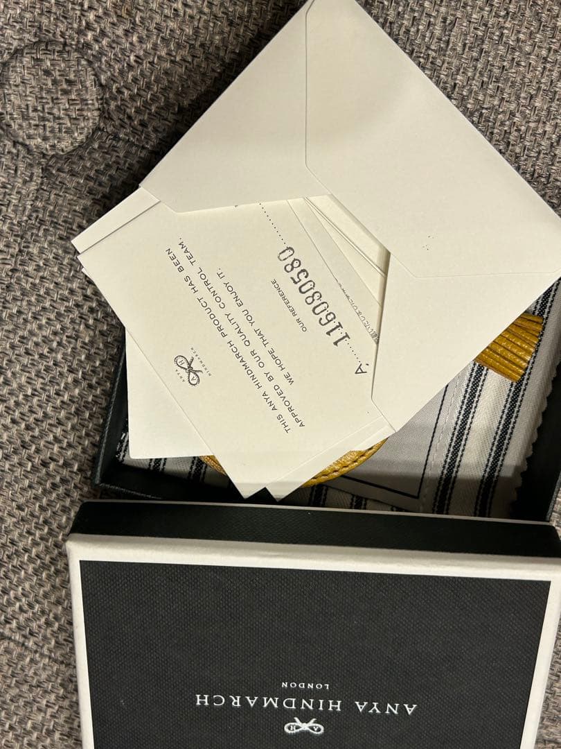 ANYA HINDMARCH スマイリーフェイス キーホルダー