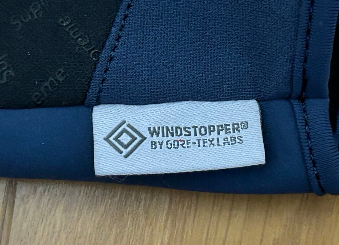 シュプリーム ゴアテックスウインドストッパー ジップグローブM手袋ステッカー付