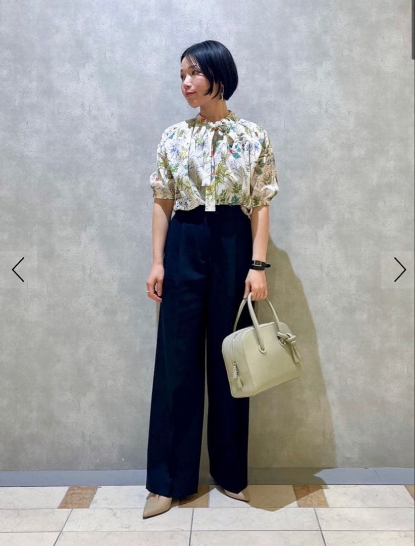 【新品未使用】バードプリントギャザーボウタイブラウス　トゥモローランド