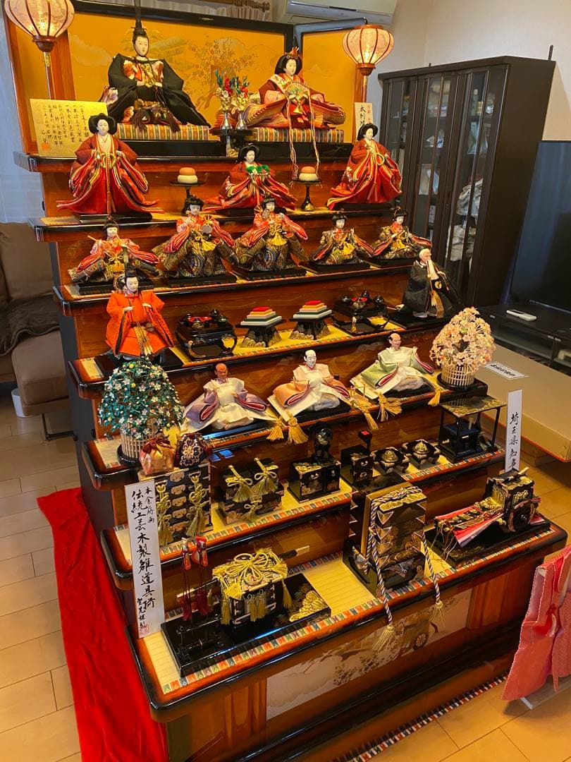 京都 雛人形 7段飾り　曽根人形　県知事賞　本物十二単　西陣織本刺繍金彩装飾