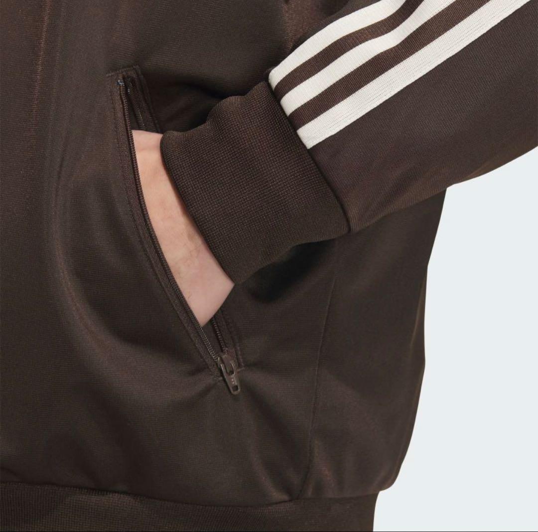 新品タグ付き　adidasトラックジャケット　　　　　JD5267 ブラウン