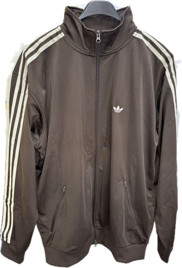 新品タグ付き　adidasトラックジャケット　　　　　JD5267 ブラウン