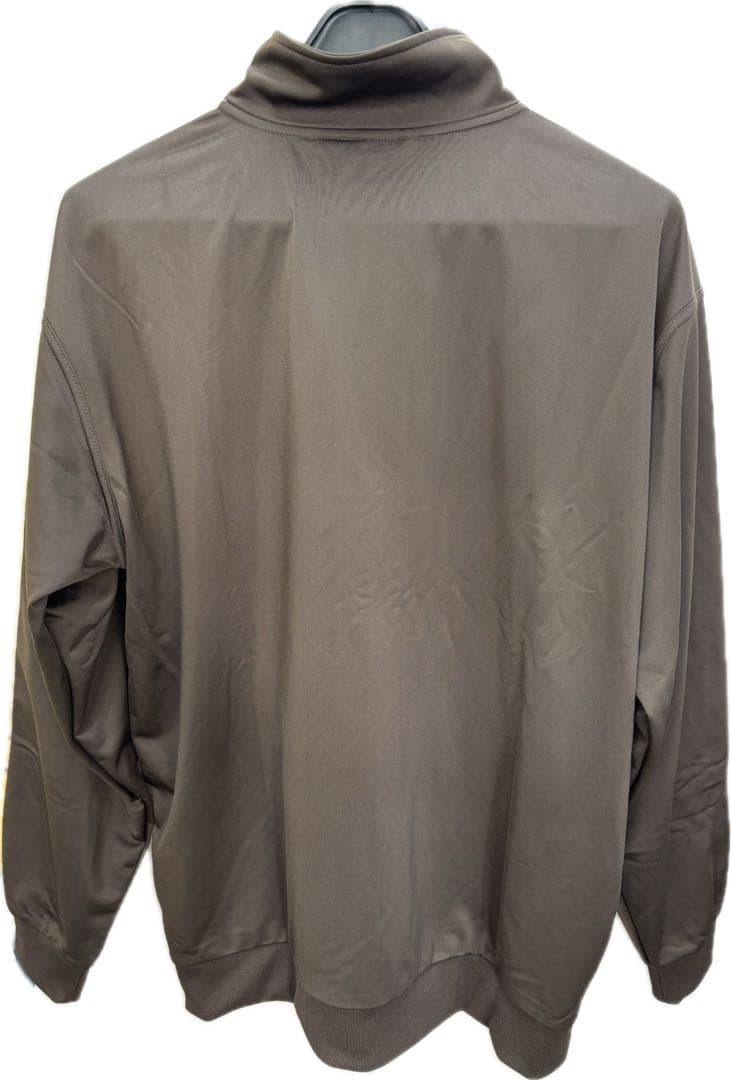 新品タグ付き　adidasトラックジャケット　　　　　JD5267 ブラウン