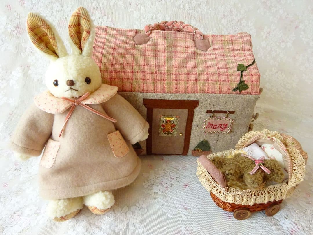 マニー　うさぎハウスコラージュ小物入れ　ぬいぐるみ　イマンローズウォールポケット