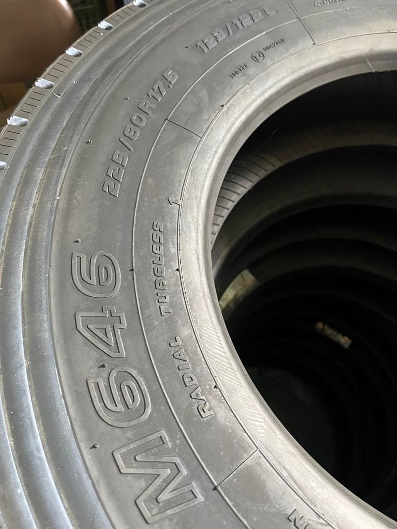 225/80R17.5 M646 新品2022年製　ミックス　スポンジボブ