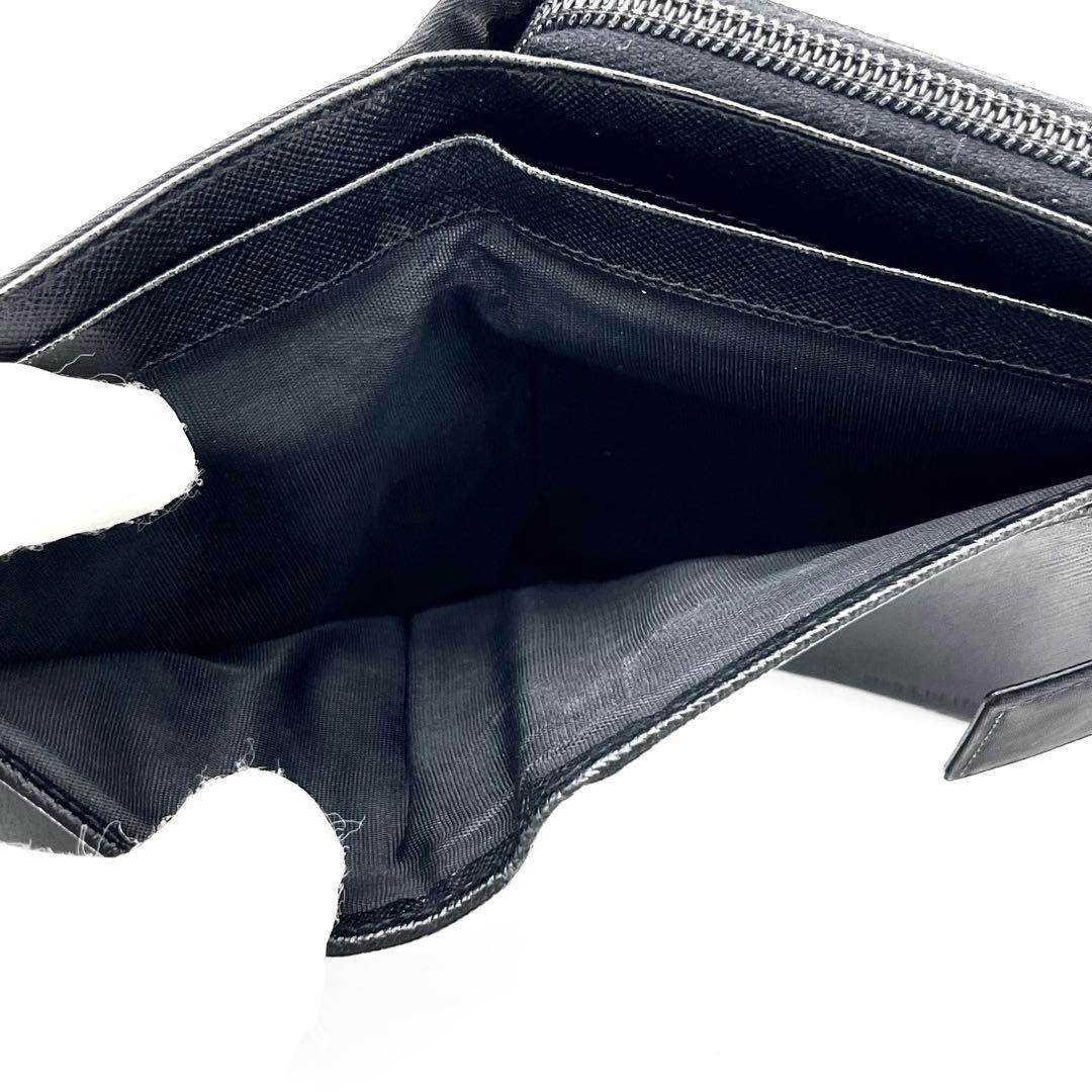 PRADA 二つ折り財布　ナイロン　三角プレート　シルバー　ブラック