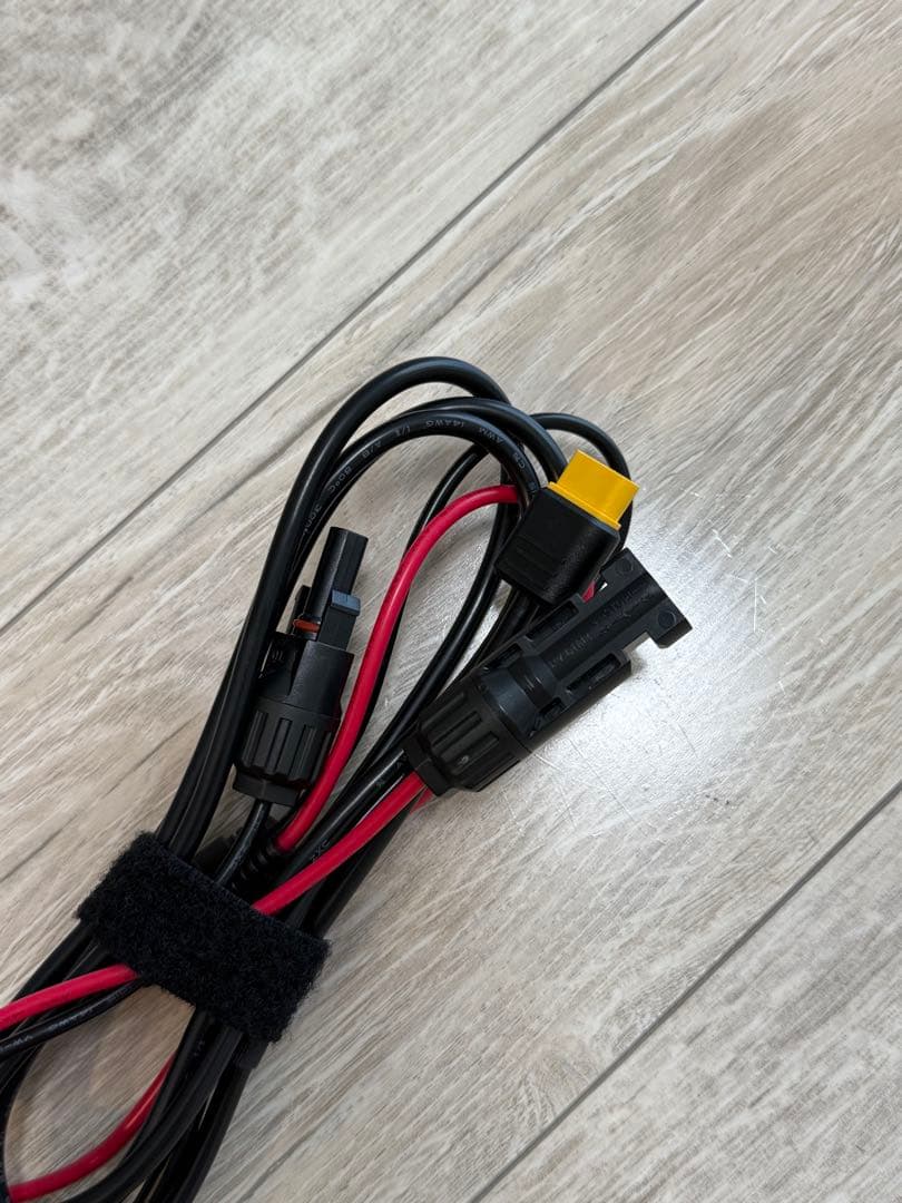 【人気】Dabbsson 210Wソーラーパネル 【新品未使用品】接続ケーブル付