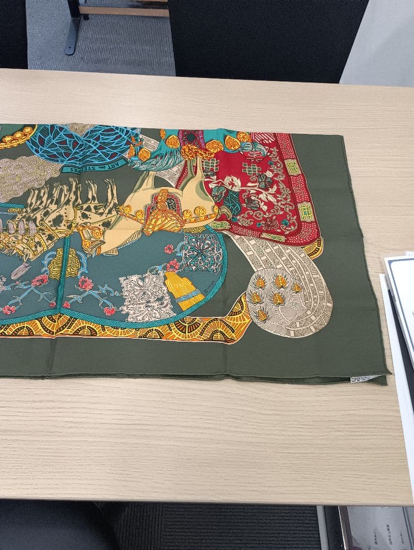 HERMÈS カレ90 アート・デ・ステップス スカーフ