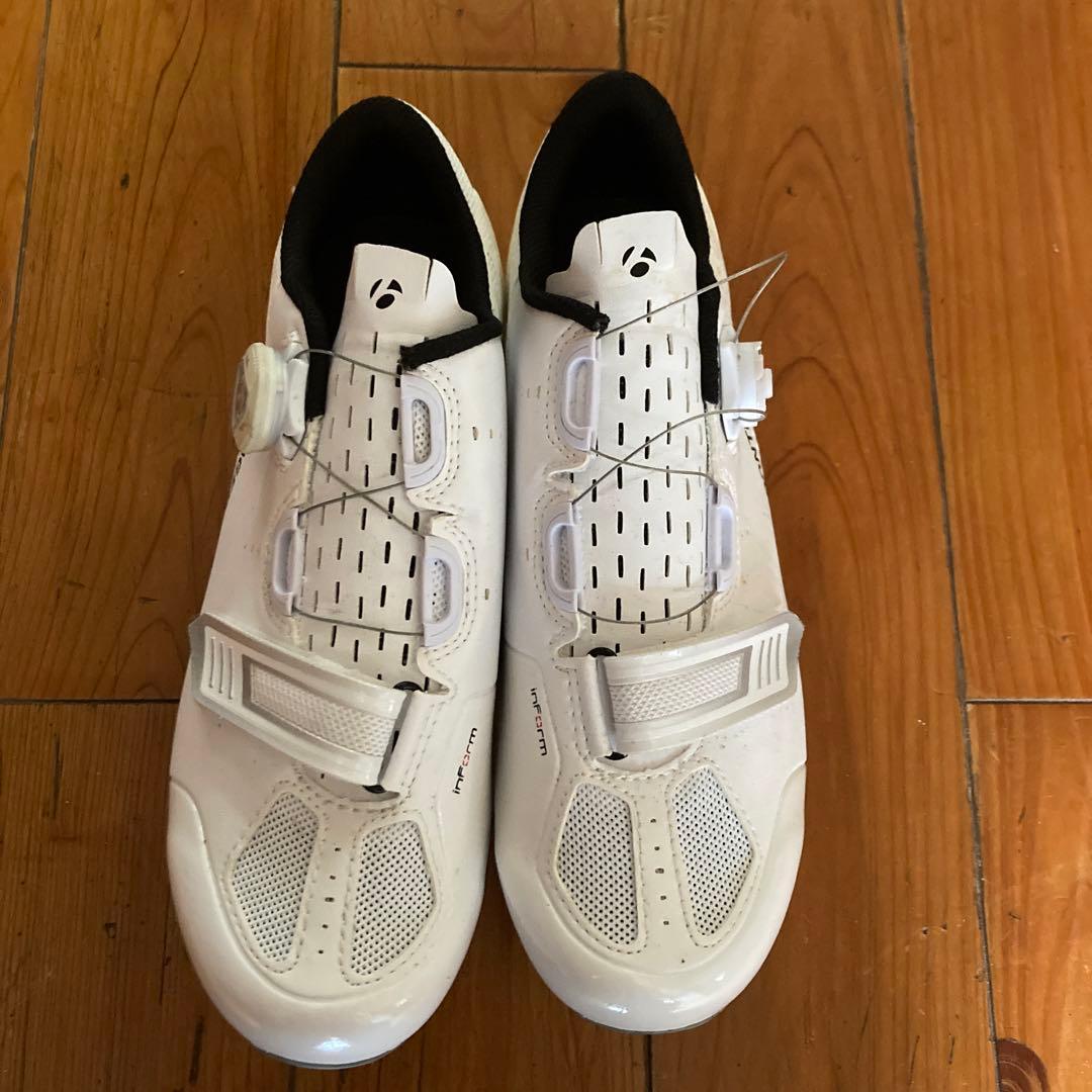 Bontrager ホワイト 自転車シューズ　クリート　クリートカバー付き