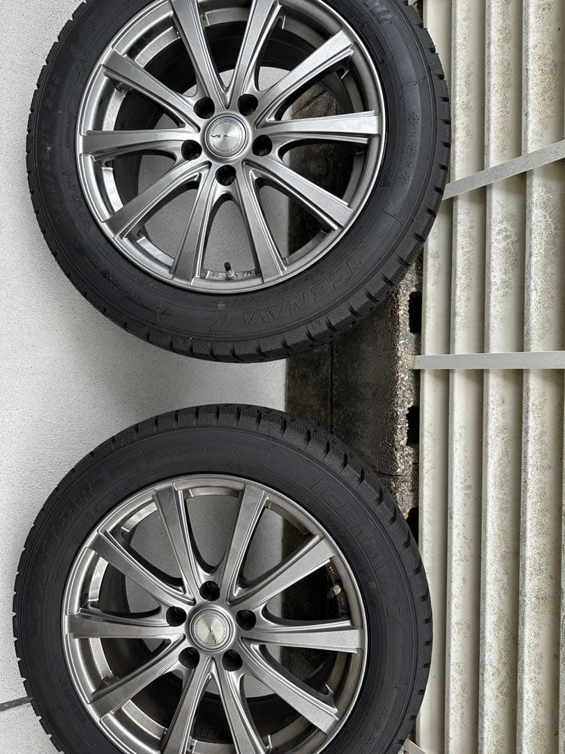 17インチタイヤ215/55R17スタッドレスタイヤGOODYEAR 4本セット