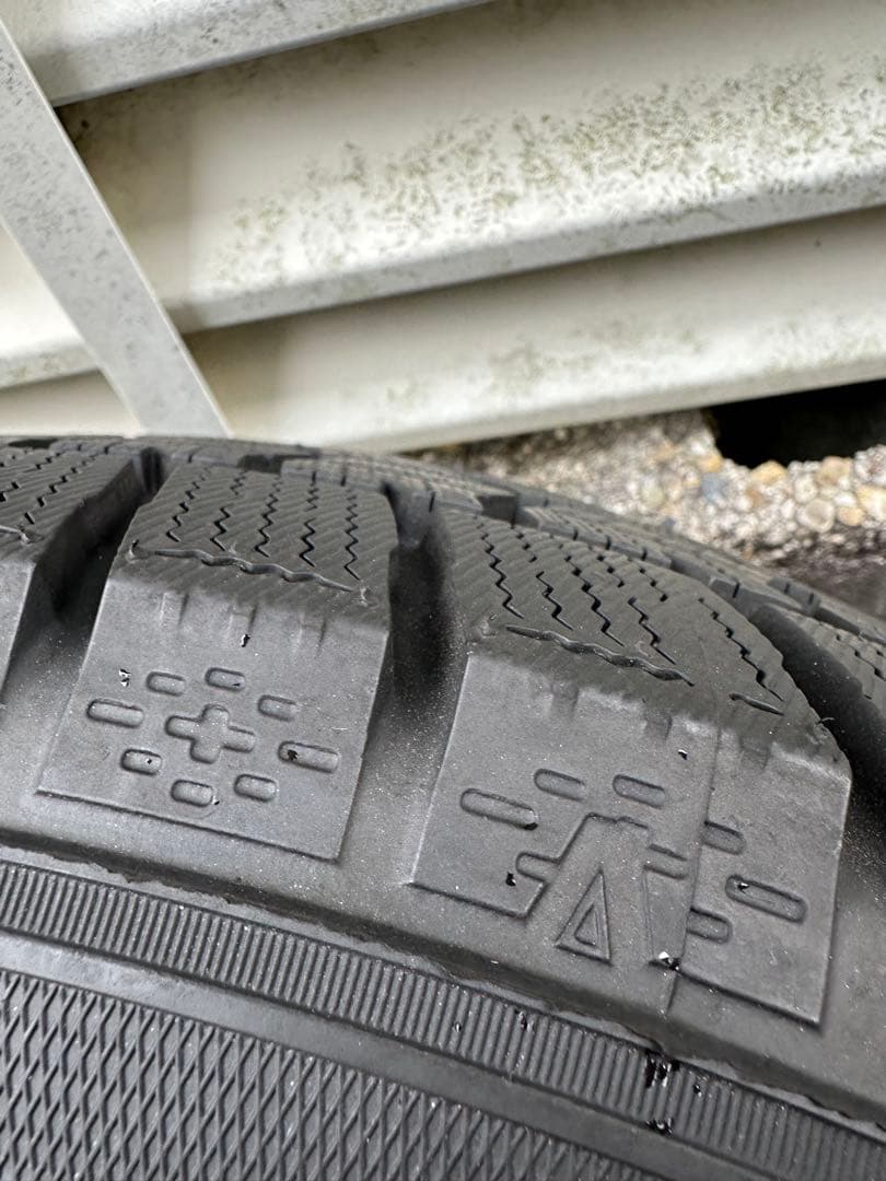 17インチタイヤ215/55R17スタッドレスタイヤGOODYEAR 4本セット