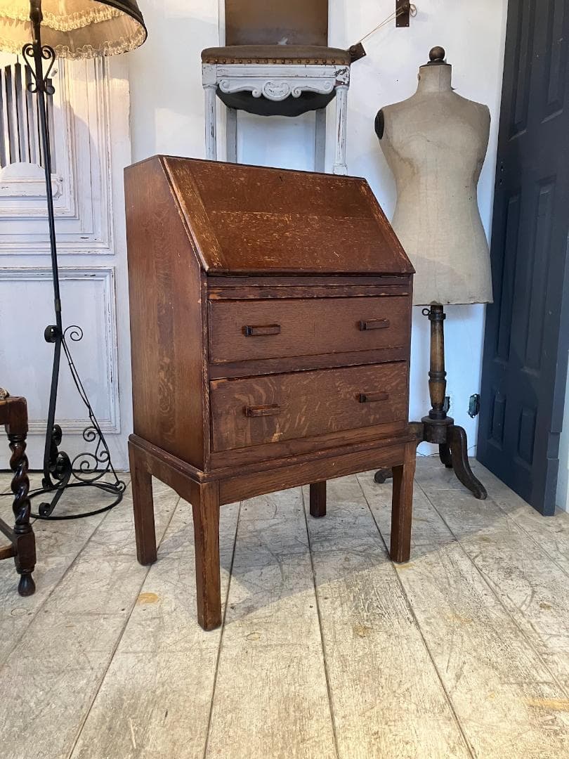 英国アンティーク　ライティングビューロー　鍵付き　コンパクトタイプ　デスク
