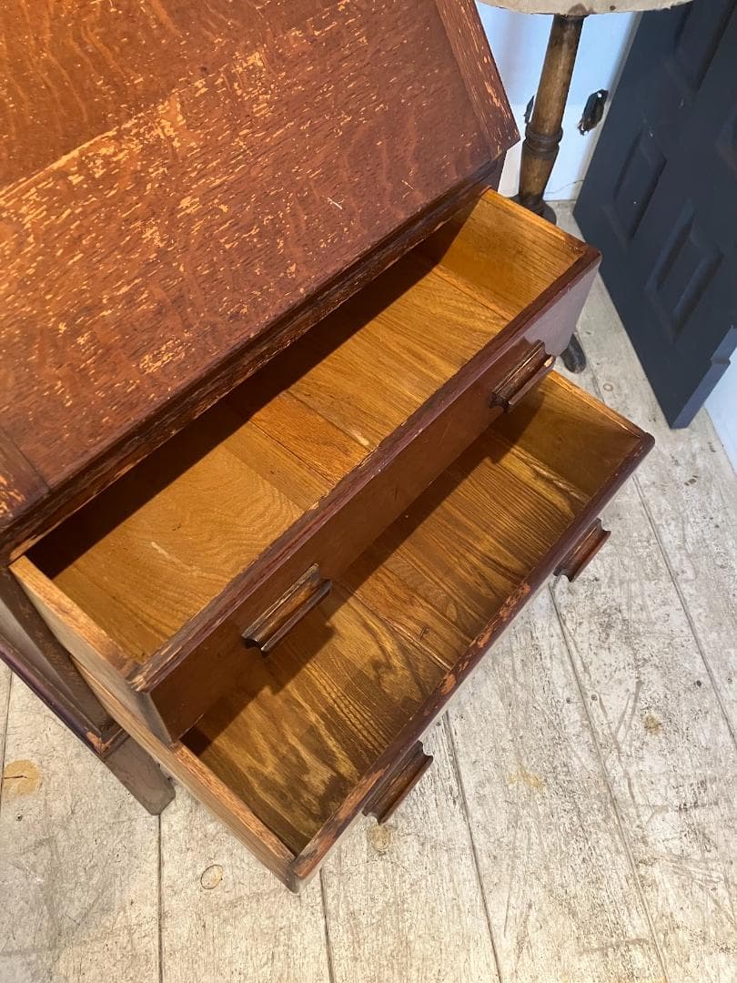 英国アンティーク　ライティングビューロー　鍵付き　コンパクトタイプ　デスク