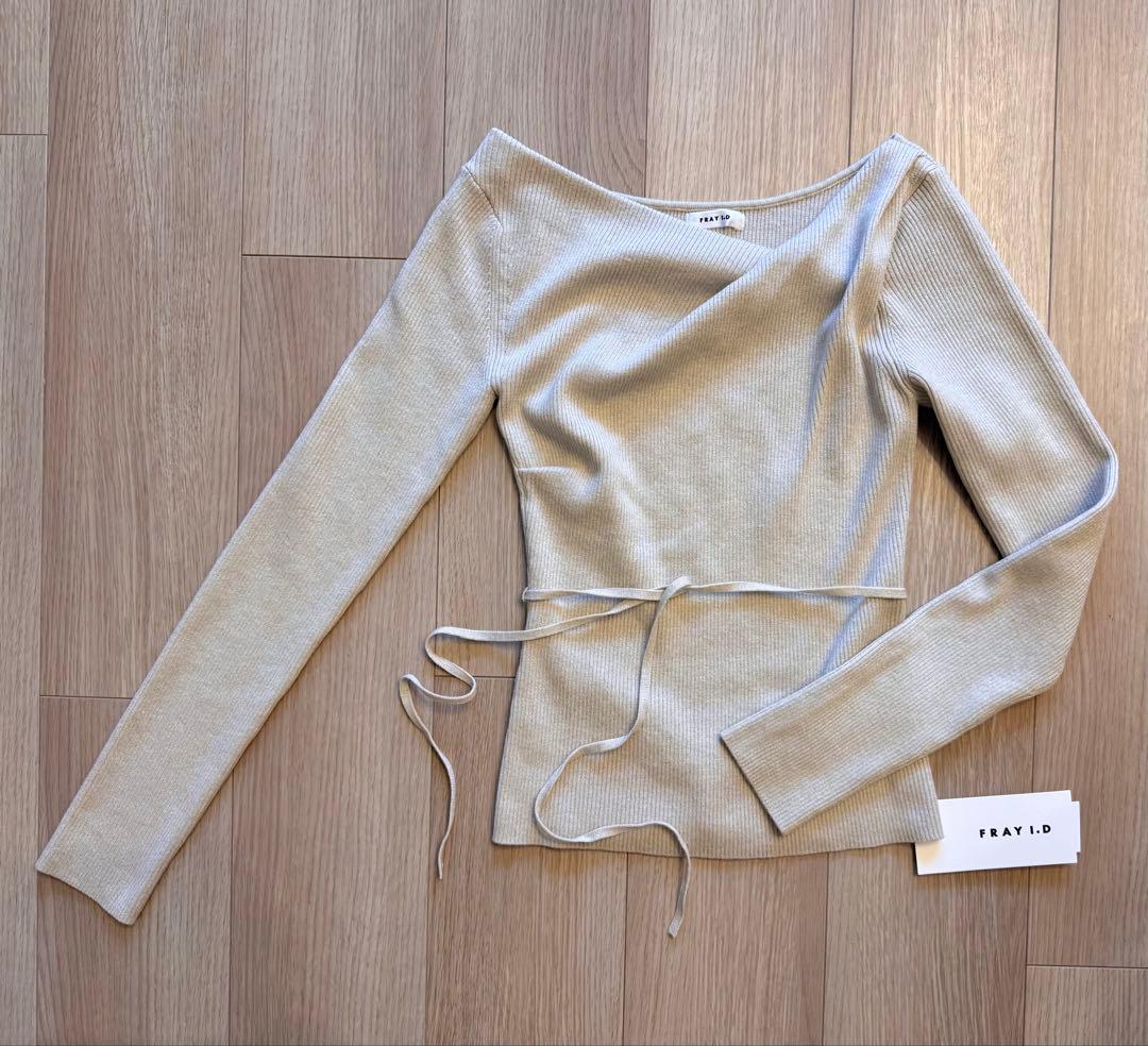 【新品タグ付き】フレイアイディー　シルクブレンドアシメデコルテドレープリブニット